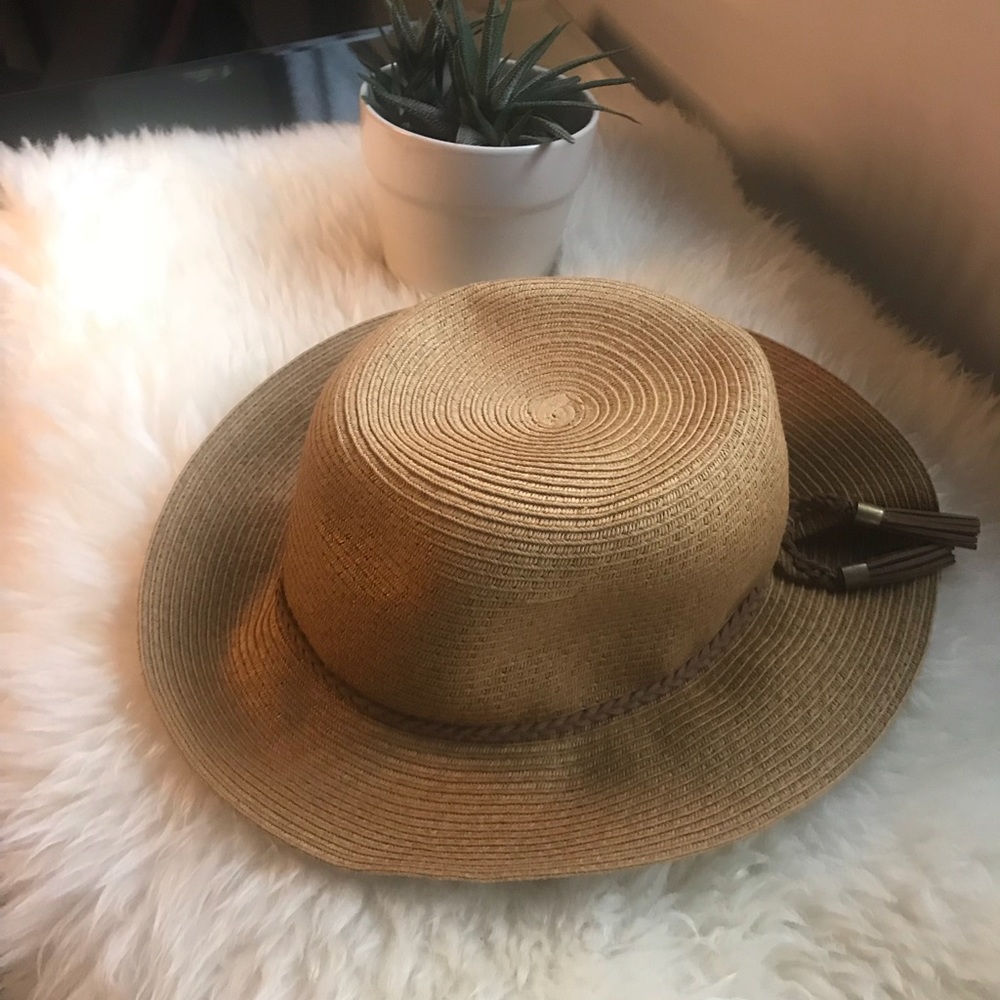 Tan woven vacation hat!